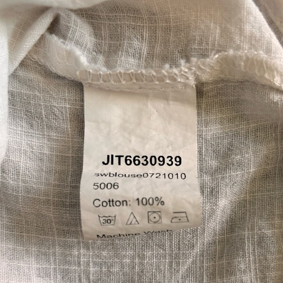 💖5 for $50💖OFFWHITE Cropped Peplum light weight top with half button up babydoll - Picture 8 of 9